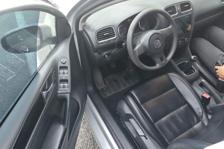 Used Volkswagen Golf 2011 1.6 Manual Comfort Model Driver Seat