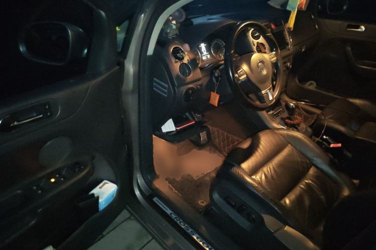 Used Volkswagen Golf 2011 1.4TSI Cross Golf Driver Seat