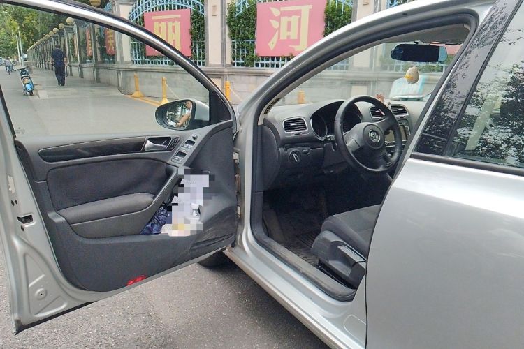 Used Volkswagen Golf 2011 1.6L Automatic Comfort Model Driver Seat