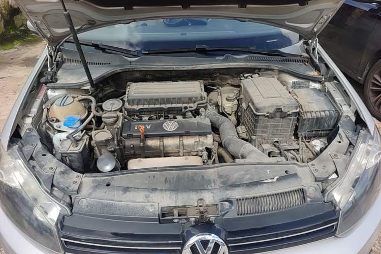 Used Volkswagen Golf 2011 1.6 Manual Comfort Model Engine Bay