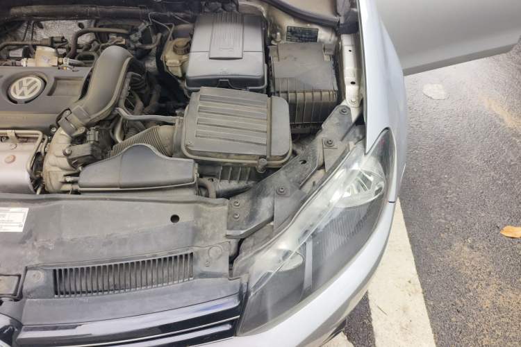 Used Volkswagen Golf 2011 1.4 TSI Automatic Comfort Model Engine Bay Left