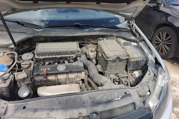 Used Volkswagen Golf 2011 1.6 Manual Comfort Model Engine Bay Left