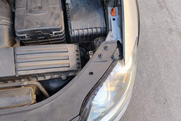 Used Volkswagen Golf 2011 1.4TSI Cross Golf Engine Bay Left