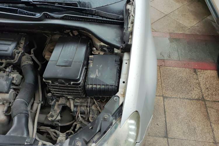 Used Volkswagen Golf 2011 1.6 Manual Comfort Model Engine Bay Left