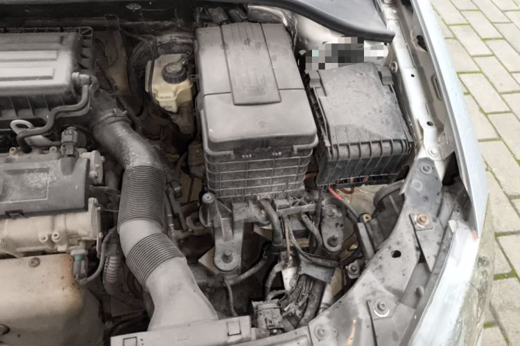 Used Volkswagen Golf 2011 1.6 Manual Comfort Model Engine Bay Left