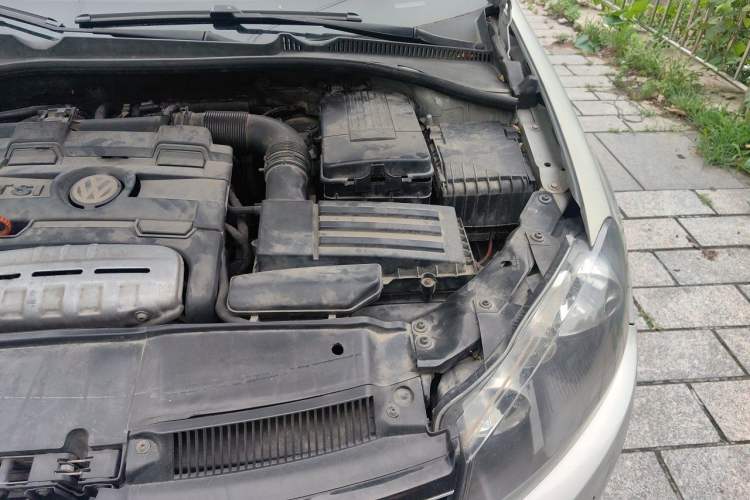 Used Volkswagen Golf 2011 1.4 TSI Comfort Travel Edition Engine Bay Left