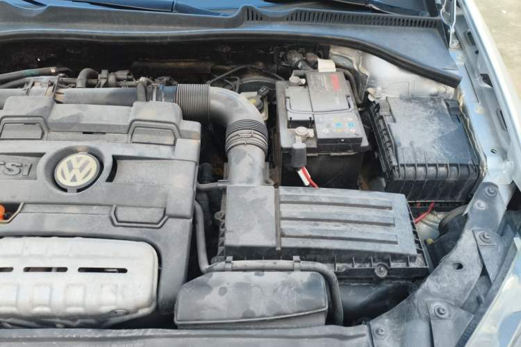 Used Volkswagen Golf 2011 1.4 TSI Comfort Travel Edition Engine Bay Left