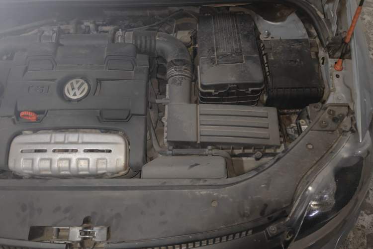 Used Volkswagen Golf 2011 1.4TSI Cross Golf Engine Bay Left