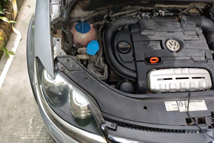 Used Volkswagen Golf 2011 1.4TSI Cross Golf Engine Bay Right