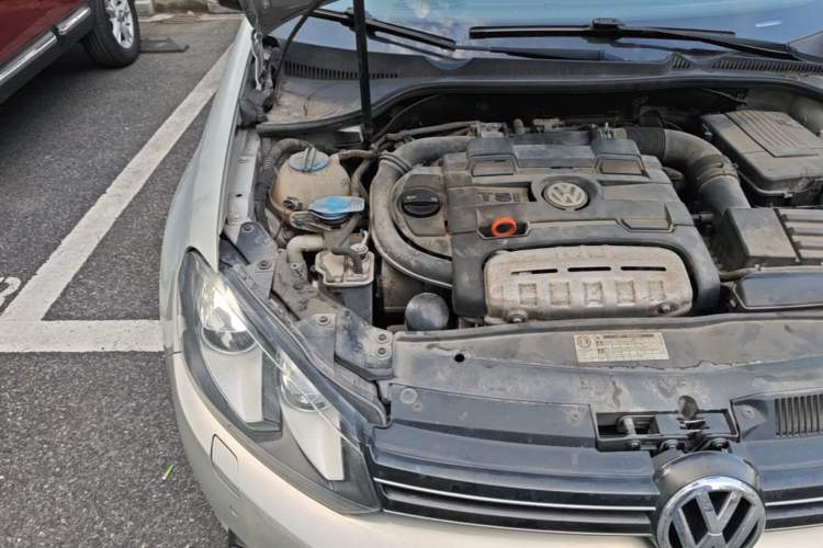 Used Volkswagen Golf 2011 1.4 TSI Luxury Touring Edition Engine Bay Right