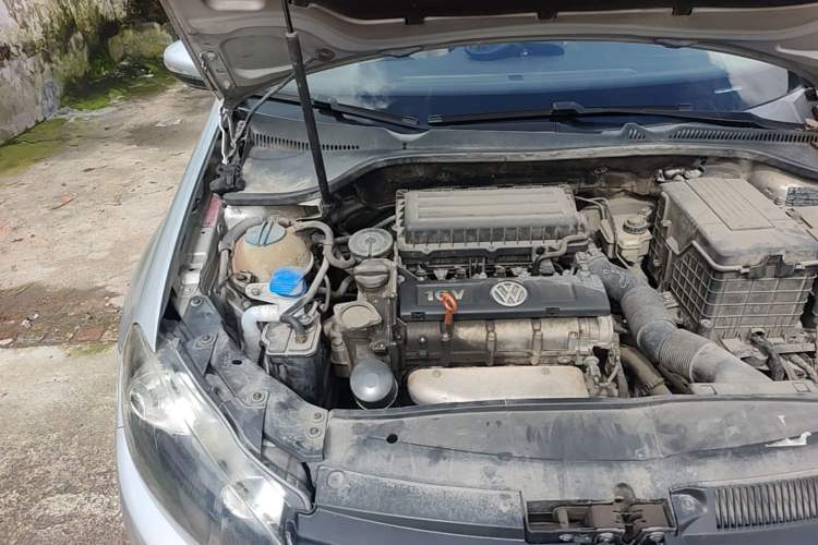 Used Volkswagen Golf 2011 1.6 Manual Comfort Model Engine Bay Right