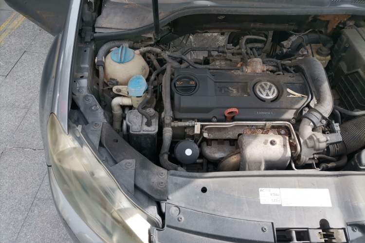 Used Volkswagen Golf 2011 1.4 TSI Automatic Luxury Edition Engine Bay Right
