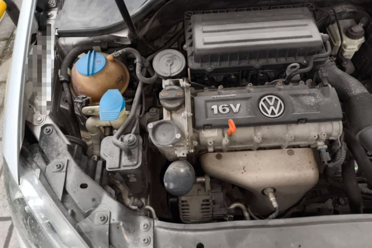 Used Volkswagen Golf 2011 1.6 Manual Comfort Model Engine Bay Right