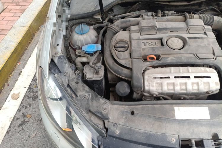 Used Volkswagen Golf 2011 1.4 TSI Luxury Touring Edition Engine Bay Right