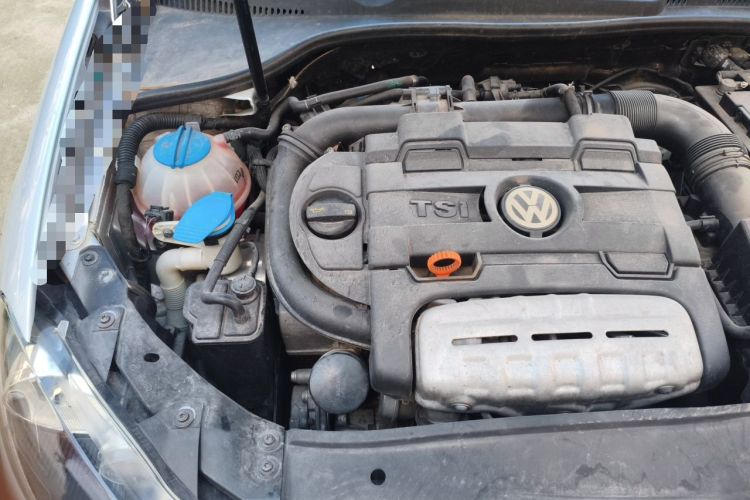 Used Volkswagen Golf 2011 1.4 TSI Comfort Travel Edition Engine Bay Right