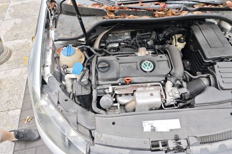 Used Volkswagen Golf 2011 1.4 TSI Automatic Comfort Model Engine Bay Right