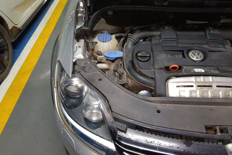 Used Volkswagen Golf 2011 1.4TSI Cross Golf Engine Bay Right