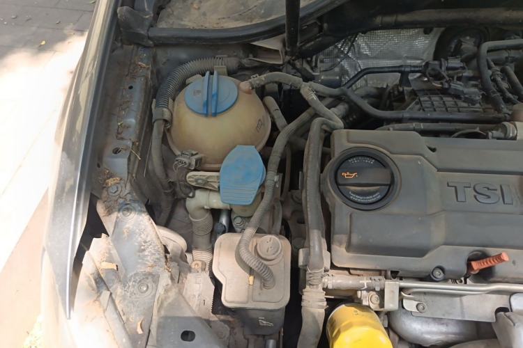 Used Volkswagen Golf 2011 1.4 TSI Automatic Comfort Model Engine Bay Right