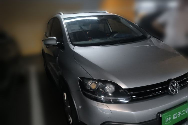 Used Volkswagen Golf 2011 1.4TSI Cross Golf Front Right 45 Deg