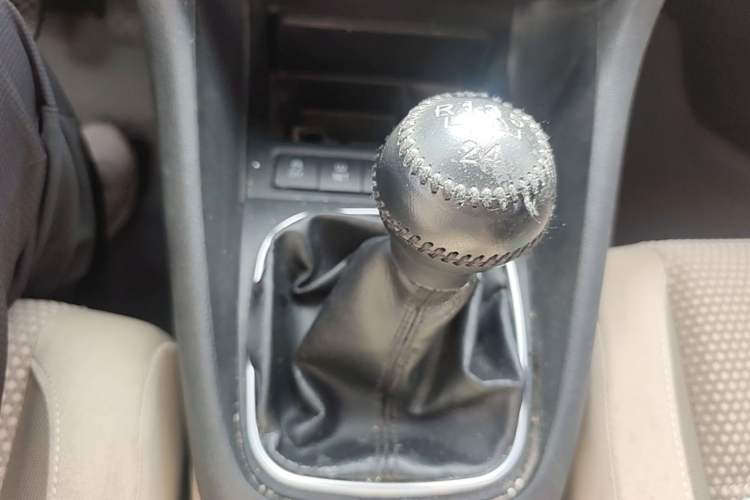 Used Volkswagen Golf 2011 1.6 Manual Comfort Model Gear Lever