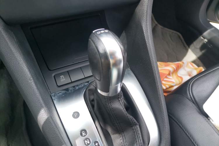 Used Volkswagen Golf 2011 1.4 TSI Automatic Luxury Edition Gear Lever