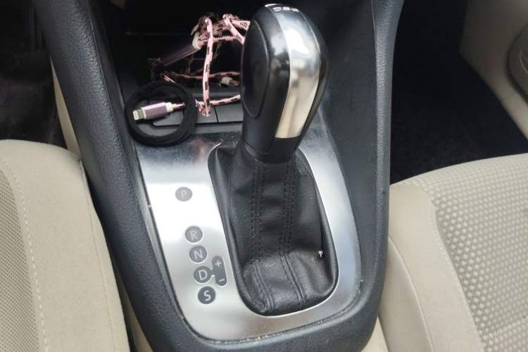 Used Volkswagen Golf 2011 1.6L Automatic Comfort Model Gear Lever