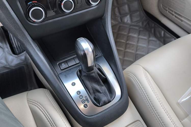 Used Volkswagen Golf 2011 1.4 TSI Automatic Comfort Model Gear Lever