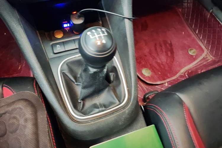 Used Volkswagen Golf 2011 1.6 Manual Comfort Model Gear Lever