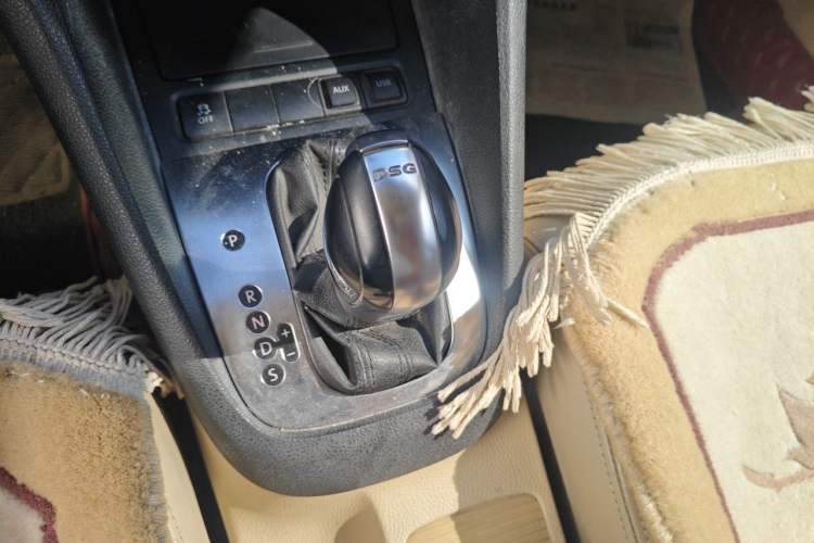 Used Volkswagen Golf 2011 1.6L Automatic Comfort Model Gear Lever