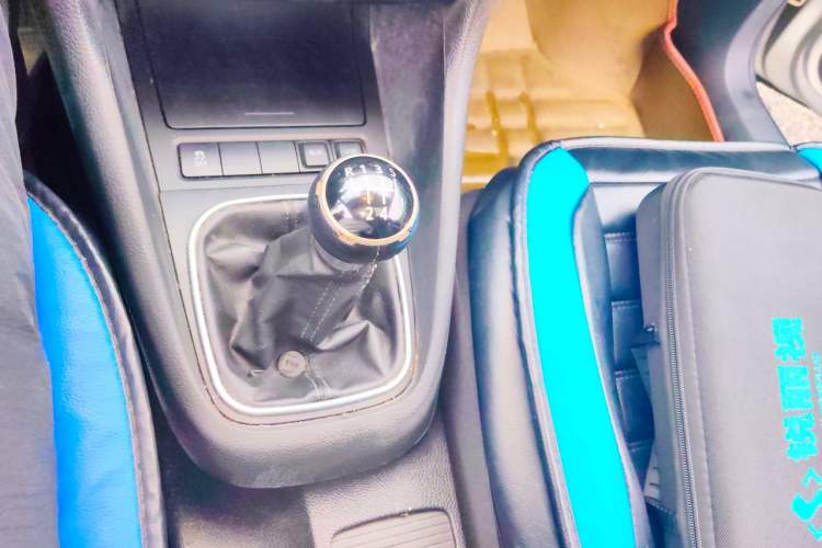Used Volkswagen Golf 2011 1.4 TSI Manual Comfort Edition Gear Lever