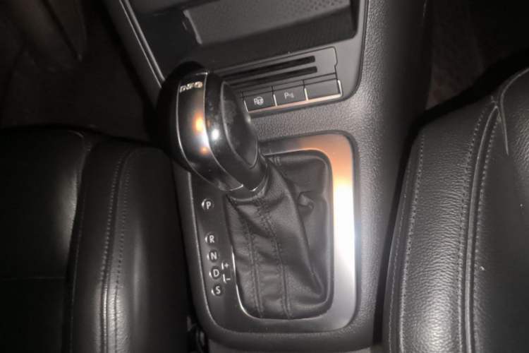 Used Volkswagen Golf 2011 1.4TSI Cross Golf Gear Lever