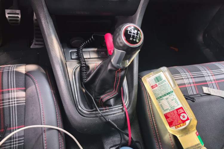 Used Volkswagen Golf 2011 1.6 Manual Fashion Edition Gear Lever