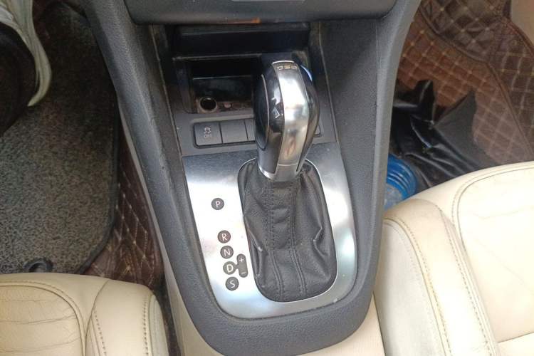 Used Volkswagen Golf 2011 1.4 TSI Luxury Touring Edition Gear Lever