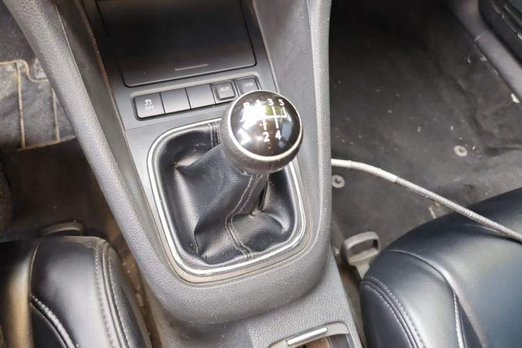Used Volkswagen Golf 2011 1.6 Manual Comfort Model Gear Lever