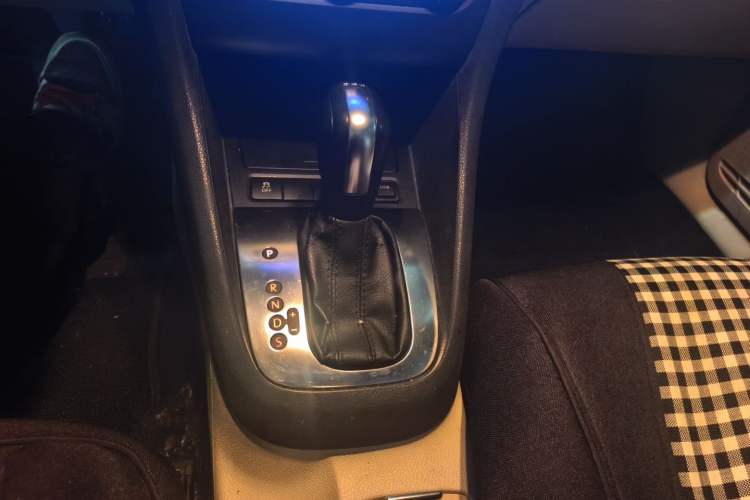 Used Volkswagen Golf 2011 1.4 TSI Automatic Comfort Model Gear Lever