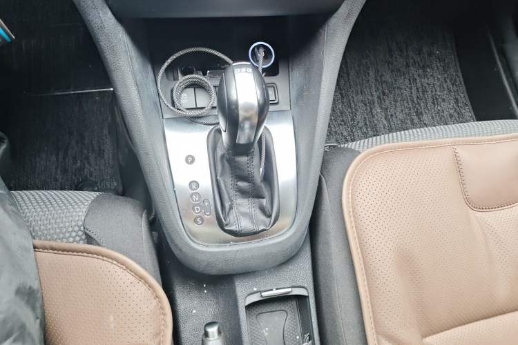 Used Volkswagen Golf 2011 1.4 TSI Automatic Comfort Model Gear Lever