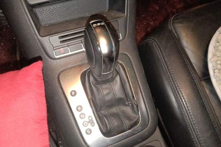 Used Volkswagen Golf 2011 1.4TSI Cross Golf Gear Lever