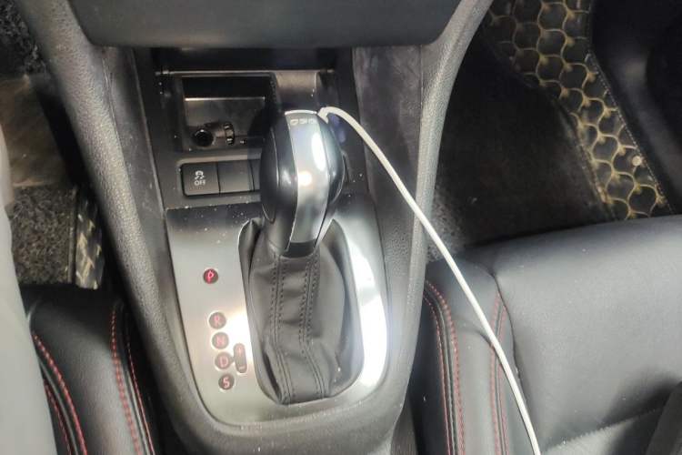 Used Volkswagen Golf 2011 1.4 TSI Automatic Comfort Model Gear Lever