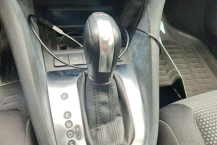Used Volkswagen Golf 2011 1.6L Automatic Comfort Model Gear Lever