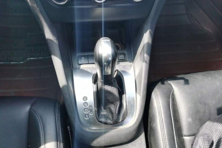 Used Volkswagen Golf 2011 1.6L Automatic Comfort Model Gear Lever