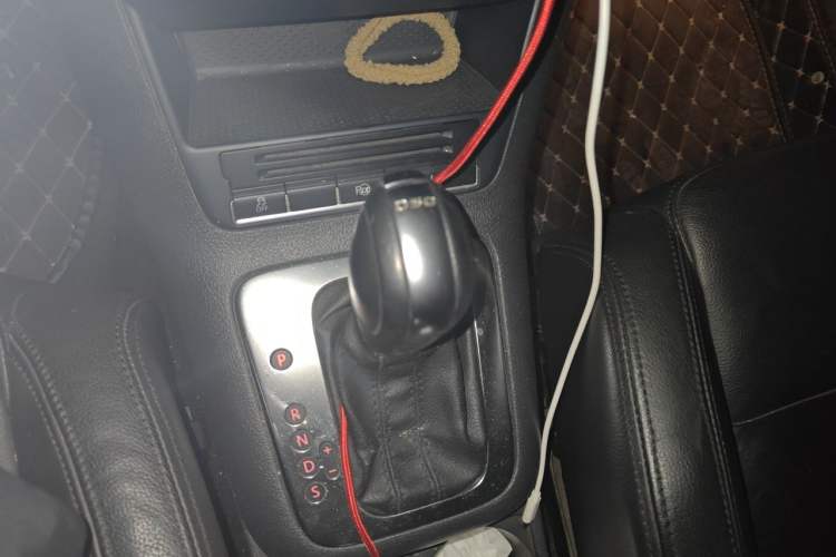 Used Volkswagen Golf 2011 1.4TSI Cross Golf Gear Lever