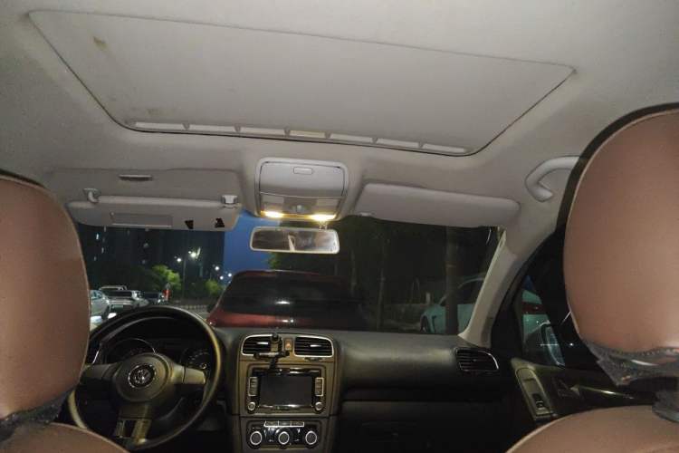 Used Volkswagen Golf 2011 1.6L Automatic Comfort Model Headliner