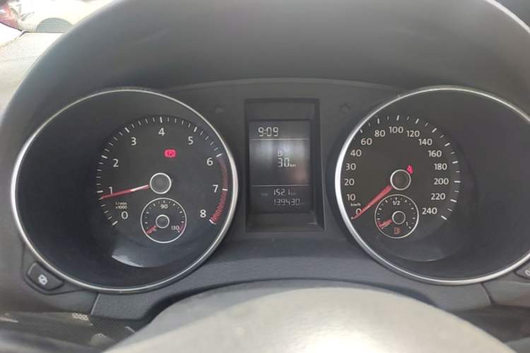 Used Volkswagen Golf 2011 1.6 Manual Comfort Model Instrument Cluster