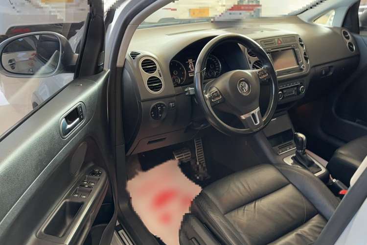 Used Volkswagen Golf 2011 1.4TSI Cross Golf Interior 2