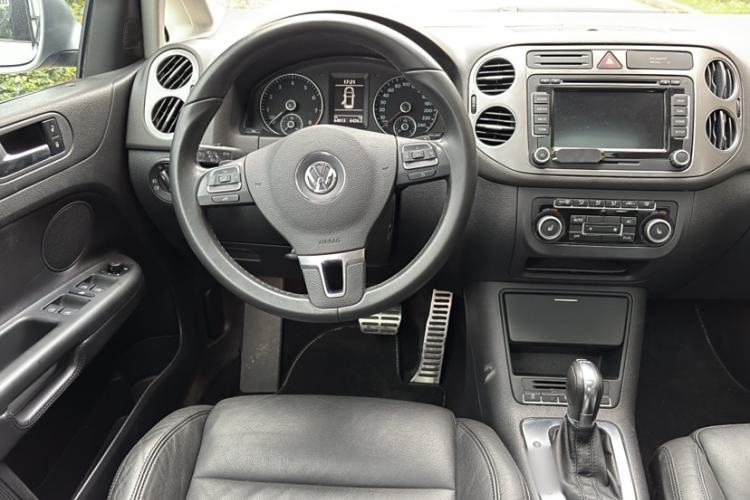 Used Volkswagen Golf 2011 1.4TSI Cross Golf Interior 4