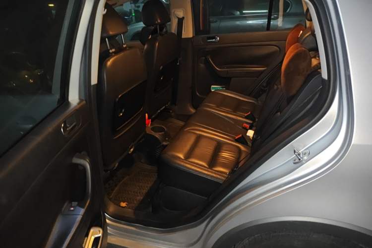 Used Volkswagen Golf 2011 1.4TSI Cross Golf Interior 4