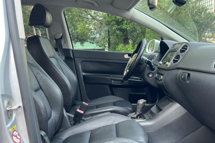 Used Volkswagen Golf 2011 1.4TSI Cross Golf Interior 7