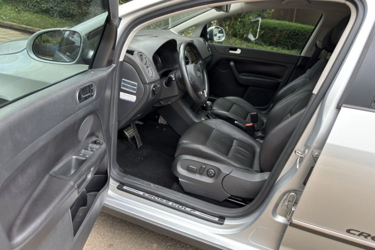 Used Volkswagen Golf 2011 1.4TSI Cross Golf Left Front Seat