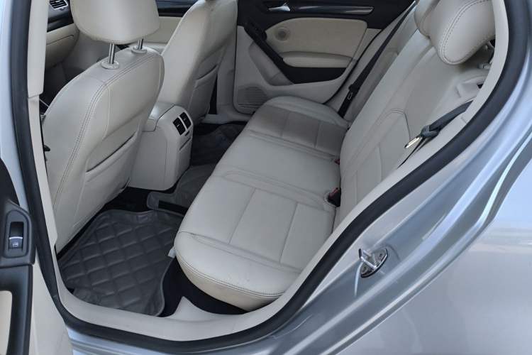 Used Volkswagen Golf 2011 1.4 TSI Automatic Comfort Model Left Rear Seat