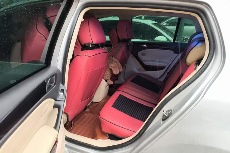 Used Volkswagen Golf 2011 1.6 Manual Comfort Model Left Rear Seat